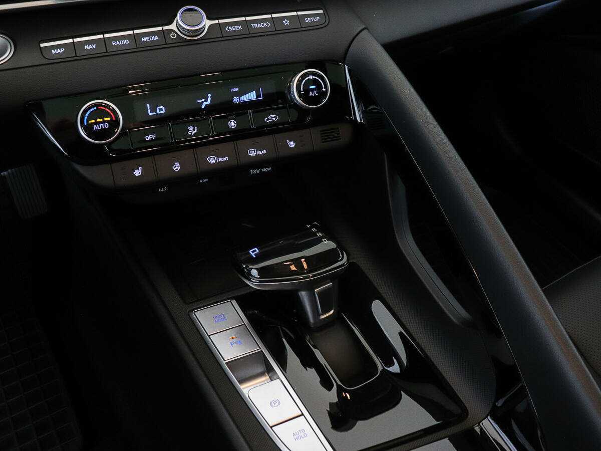 Hyundai Elantra с пробегом — 2024 год. Фото: #12