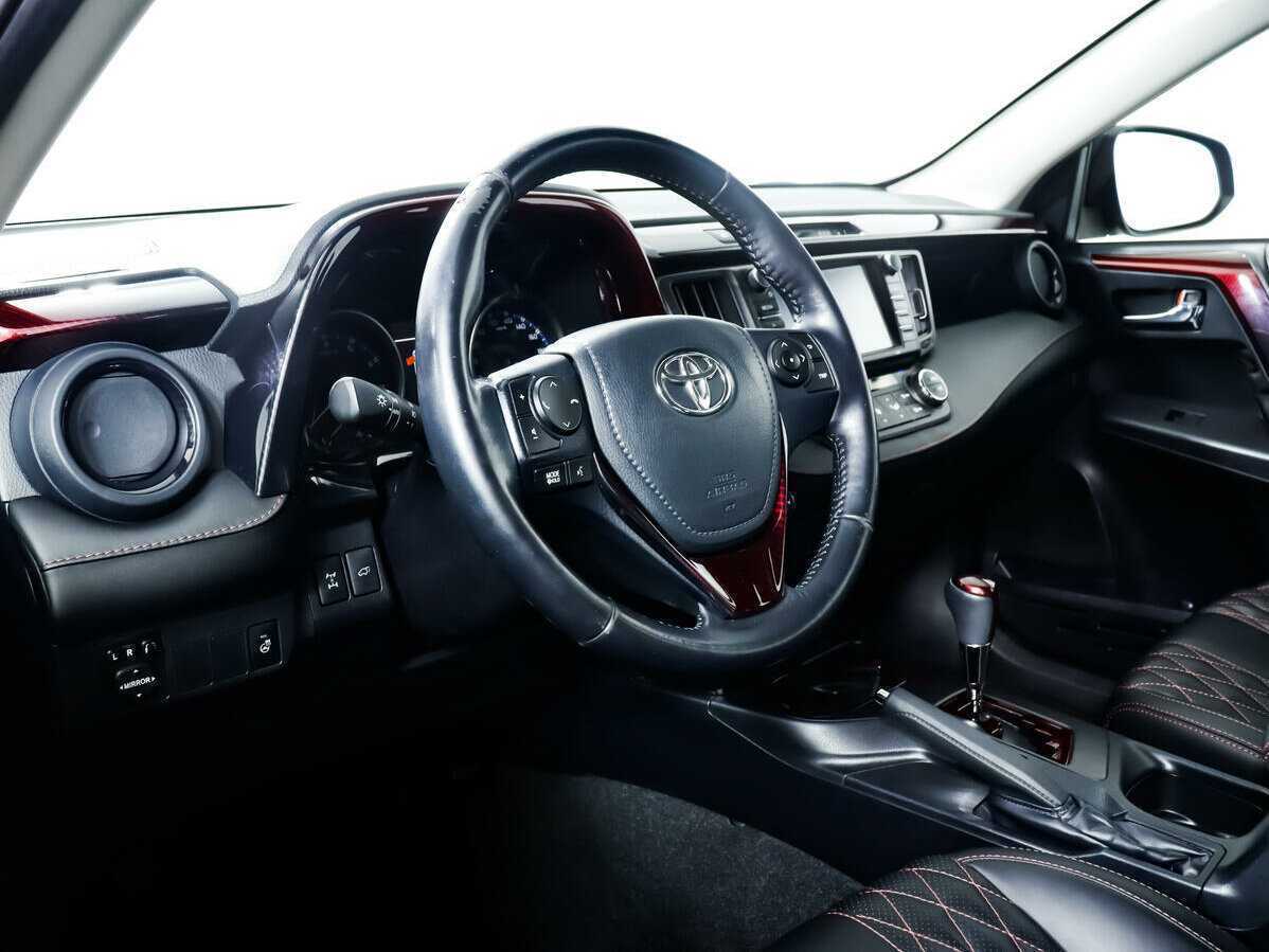 Toyota RAV4 с пробегом — 2017 год. Фото: #12
