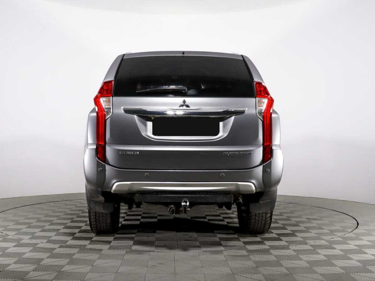 Mitsubishi Pajero Sport с пробегом — 2017 год. Фото: #5