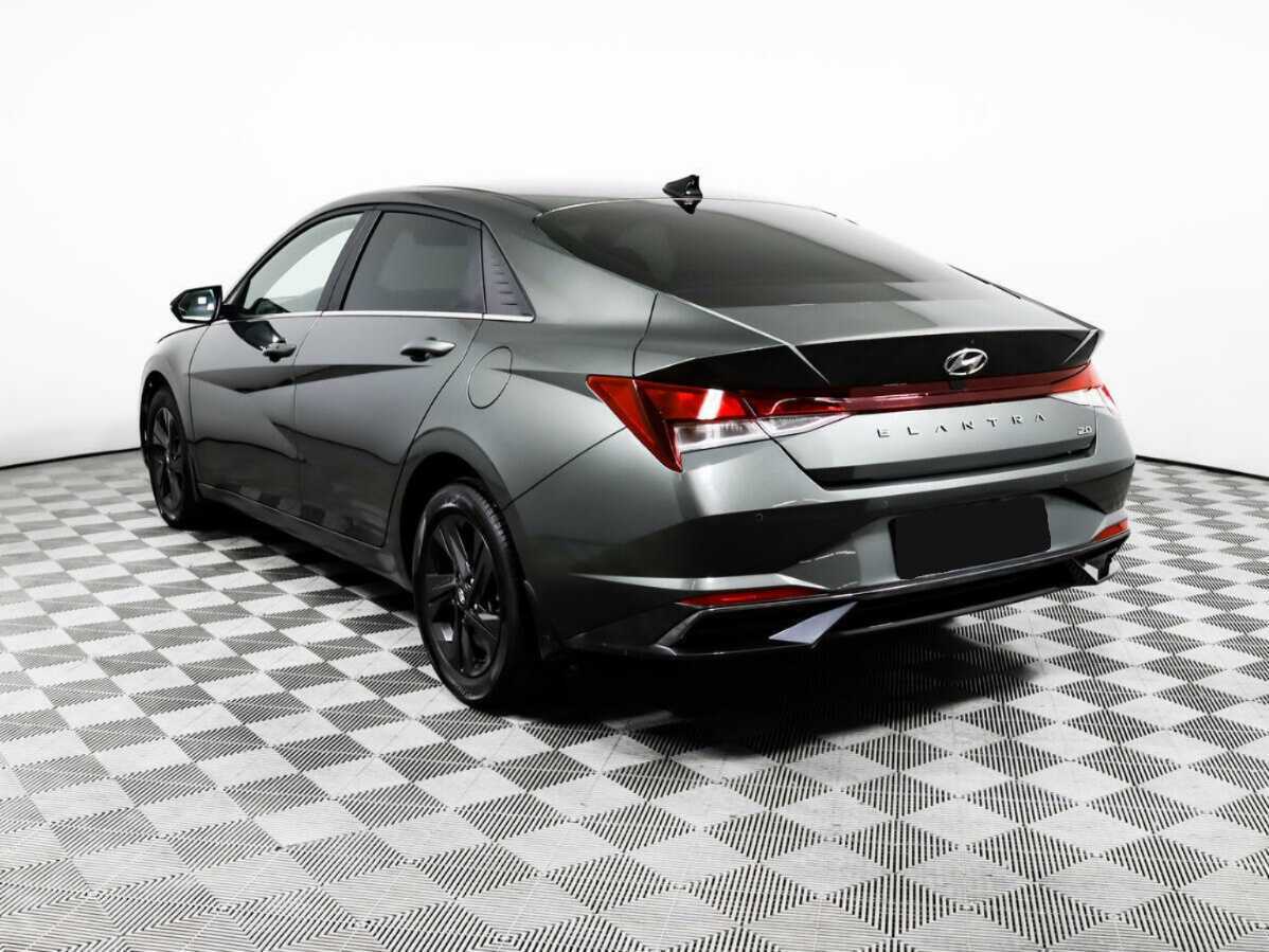 Hyundai Elantra с пробегом — 2021 год. Фото: #6