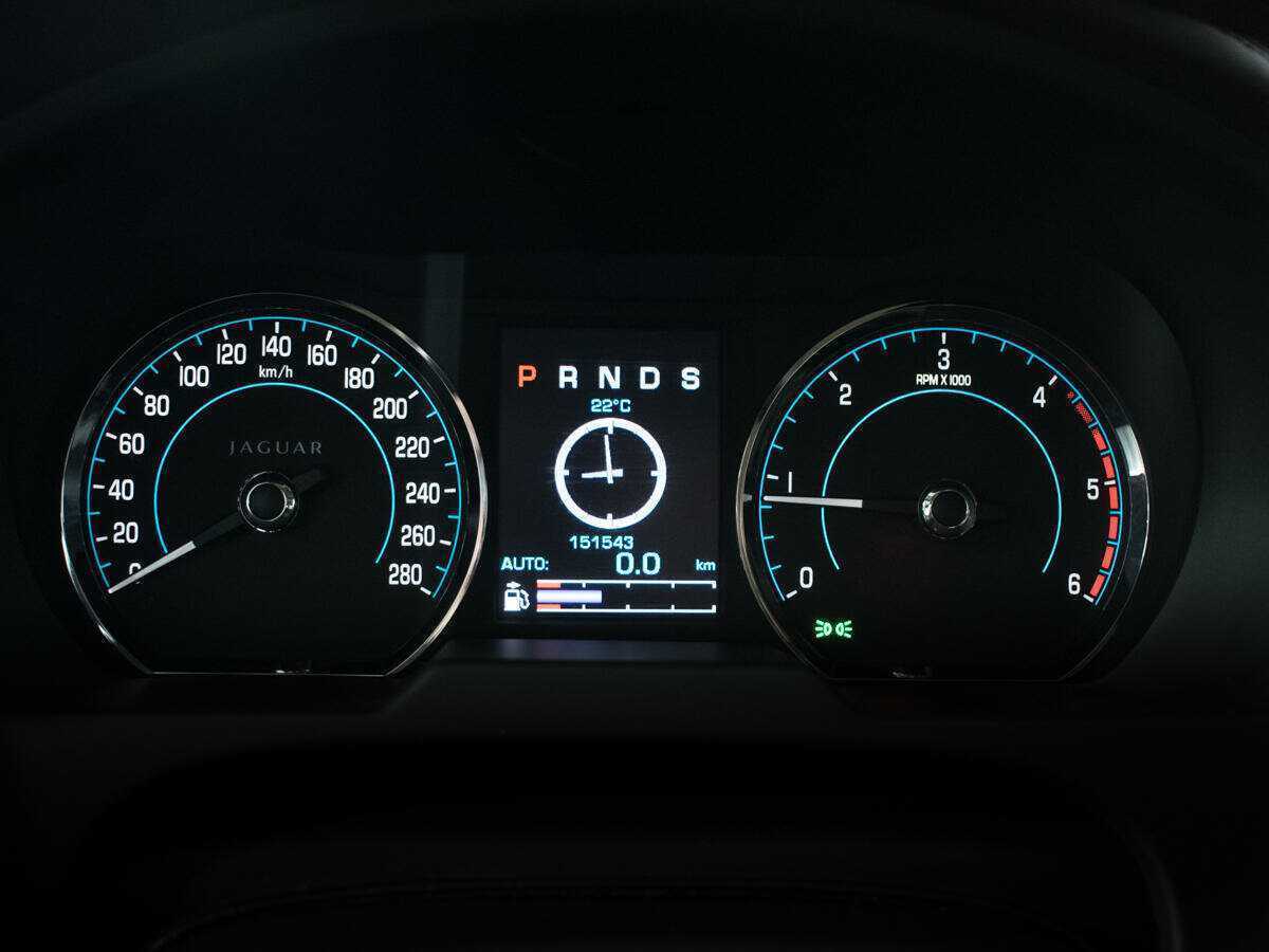 Jaguar XF с пробегом — 2013 год. Фото: #9