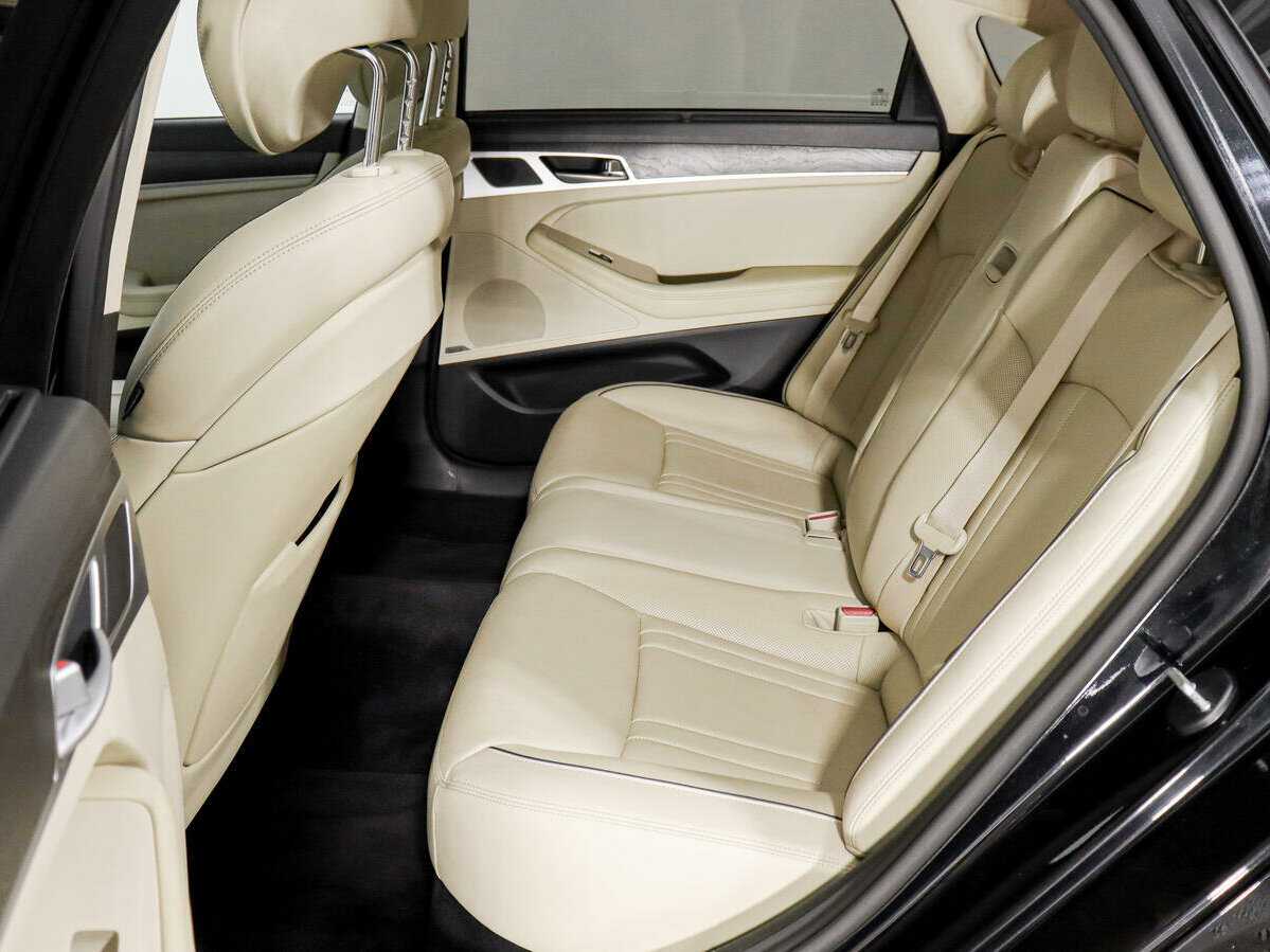 Hyundai Genesis с пробегом — 2015 год. Фото: #10