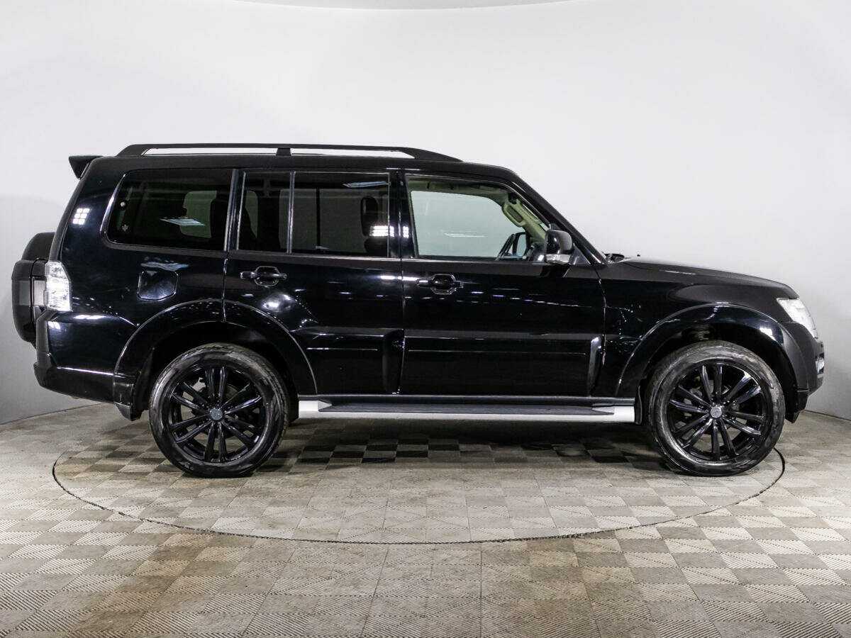 Mitsubishi Pajero с пробегом — 2015 год. Фото: #3