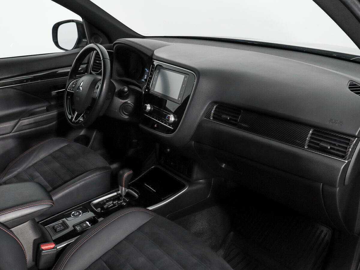 Mitsubishi Outlander с пробегом — 2020 год. Фото: #12