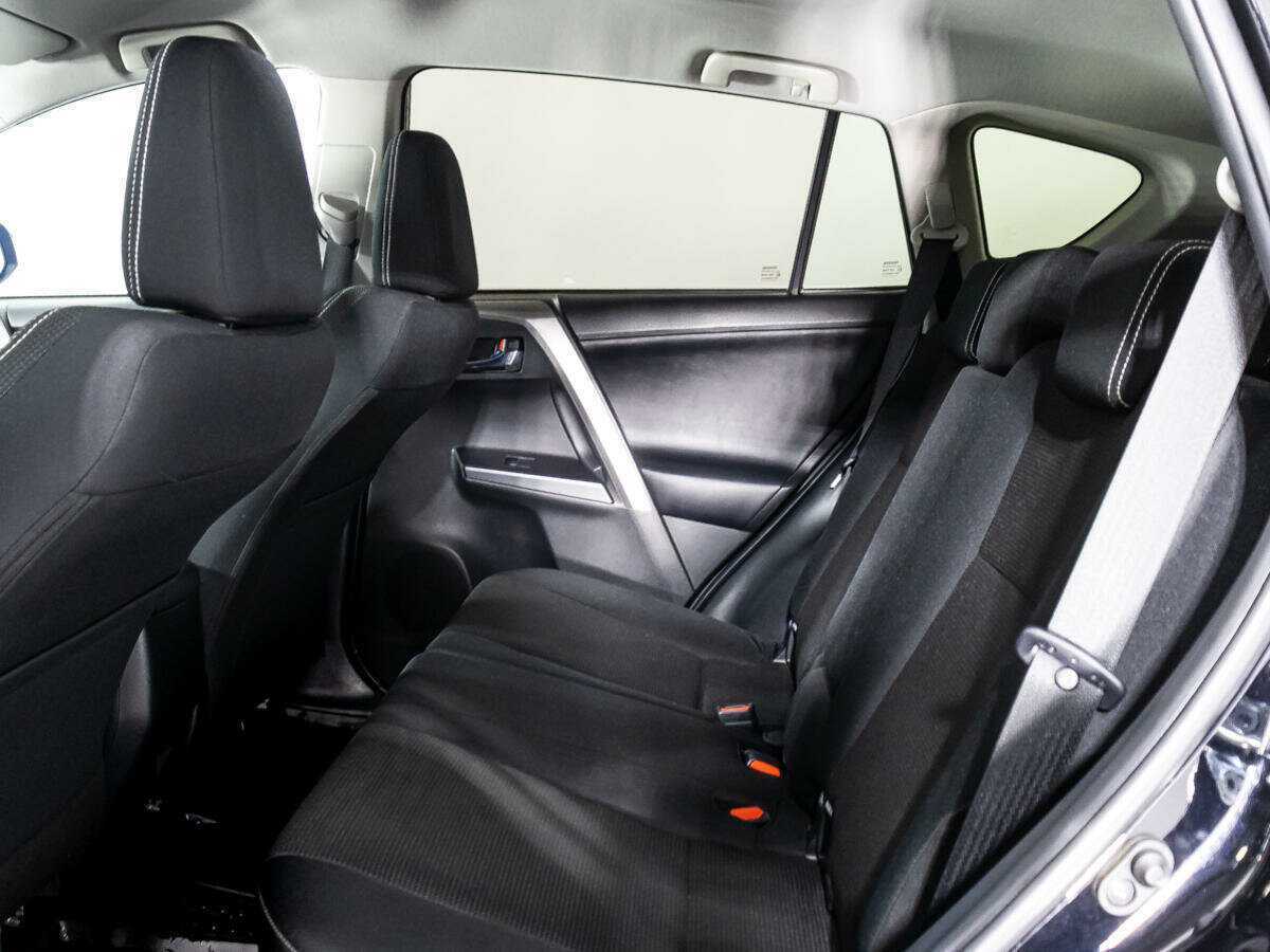 Toyota RAV4 с пробегом — 2017 год. Фото: #8