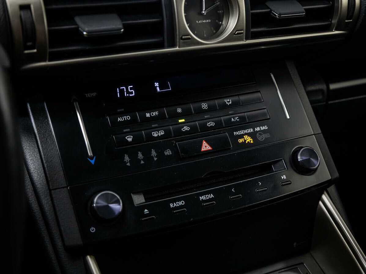 Lexus IS с пробегом — 2014 год. Фото: #12