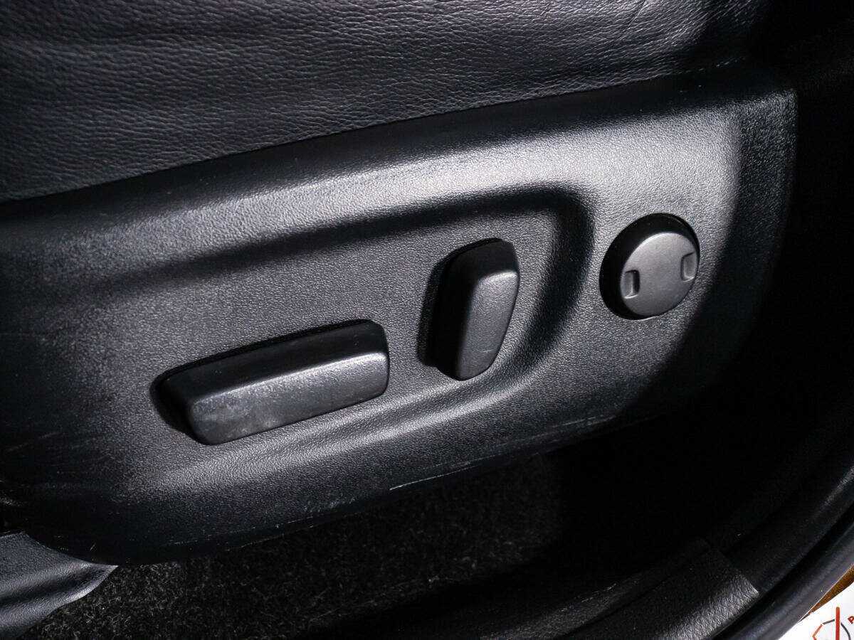 Toyota RAV4 с пробегом — 2016 год. Фото: #19