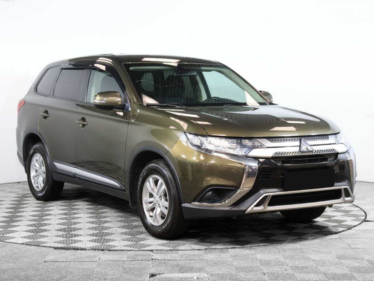 Mitsubishi Outlander с пробегом — 2019 год. Фото: #1
