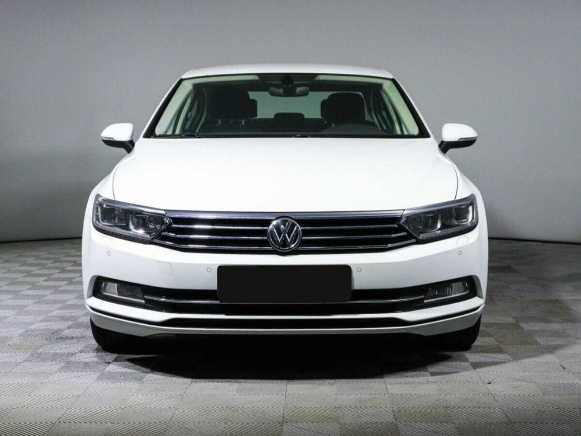 Volkswagen Passat с пробегом — 2019 год. Фото: #1