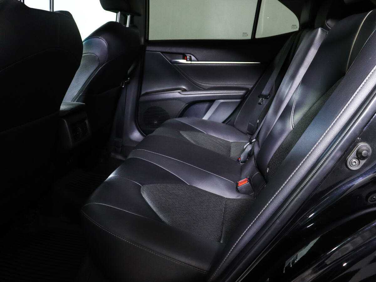 Toyota Camry с пробегом — 2021 год. Фото: #9