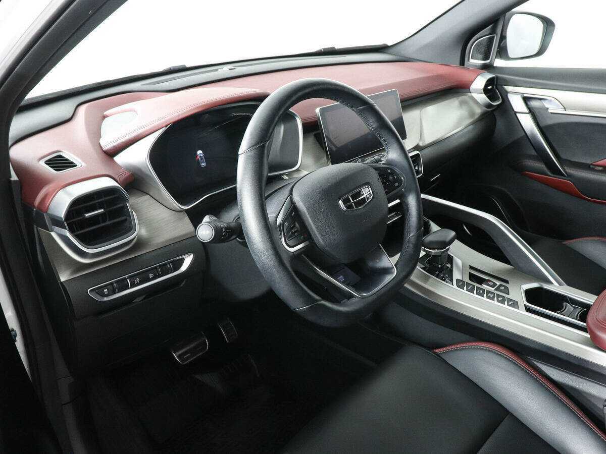 Geely Coolray с пробегом — 2023 год. Фото: #8