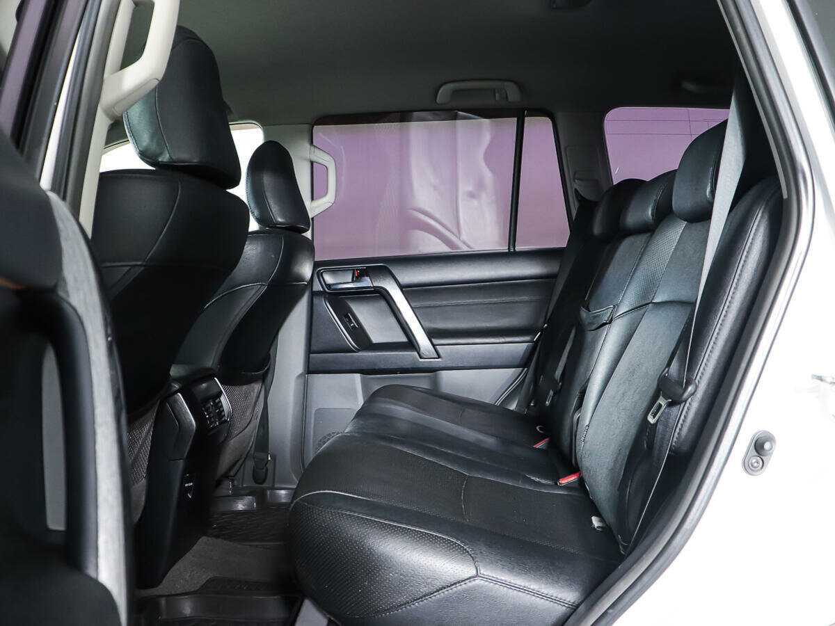 Toyota Land Cruiser Prado с пробегом — 2012 год. Фото: #9