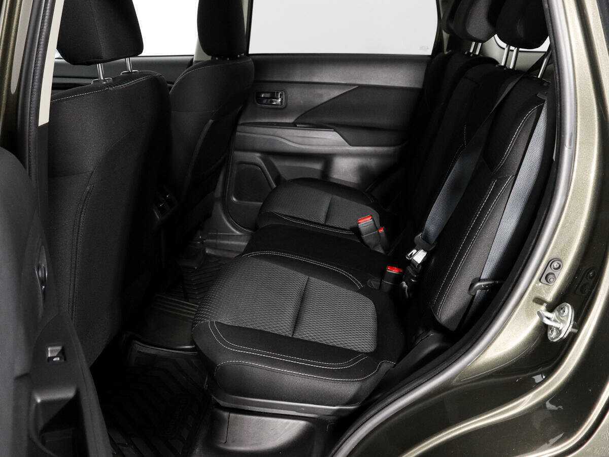 Mitsubishi Outlander с пробегом — 2020 год. Фото: #11