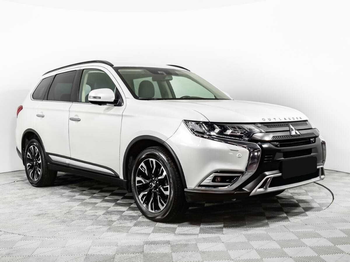Mitsubishi Outlander с пробегом — 2021 год. Фото: #2