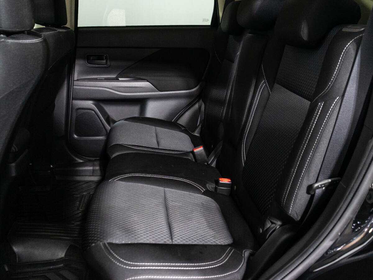 Mitsubishi Outlander с пробегом — 2021 год. Фото: #9