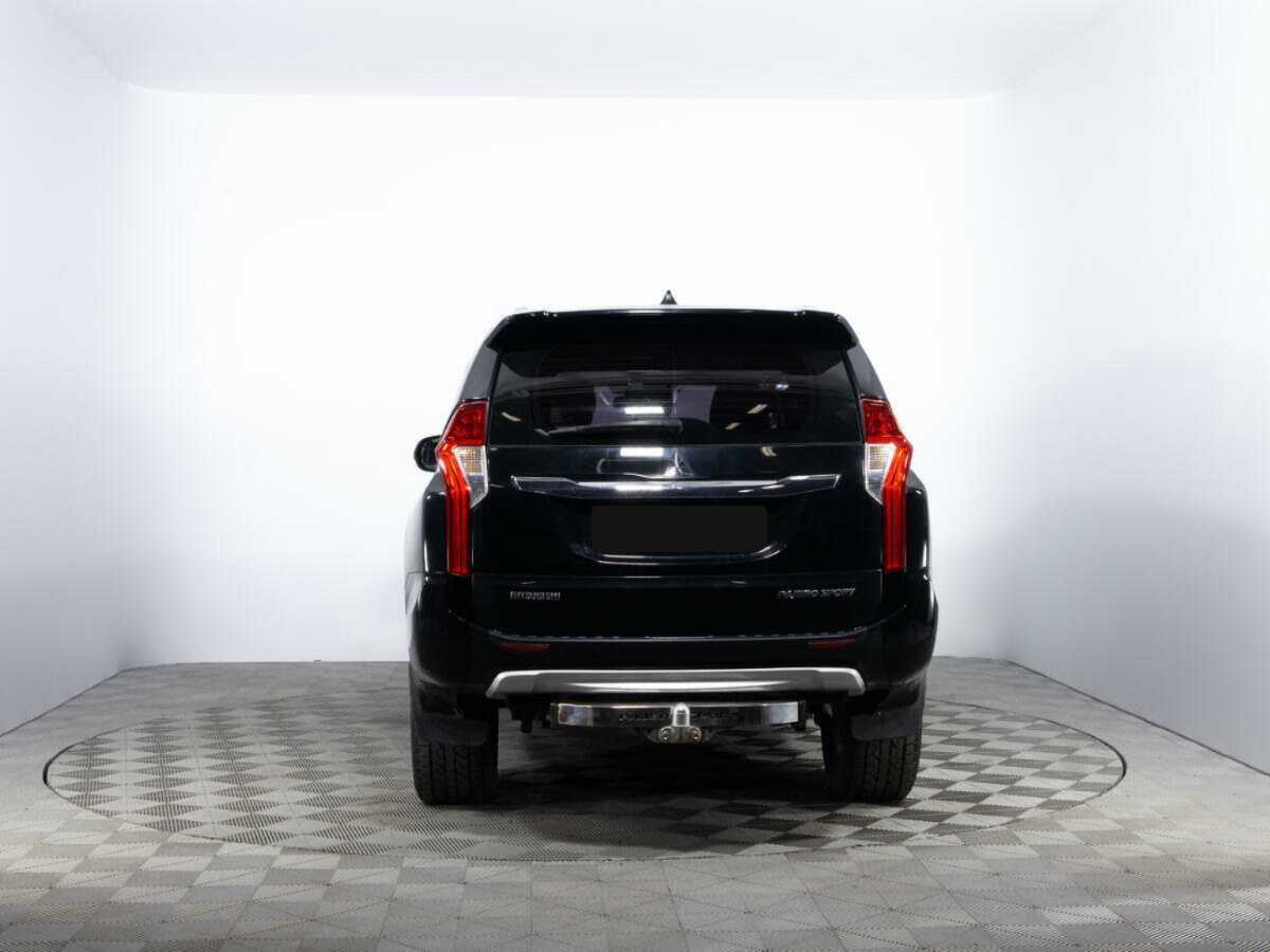 Mitsubishi Pajero Sport с пробегом — 2017 год. Фото: #5