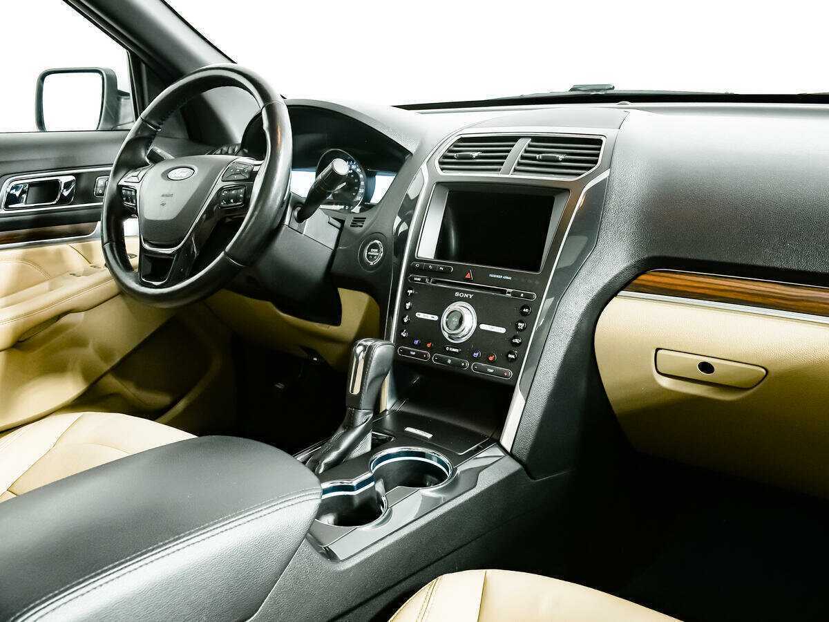 Ford Explorer с пробегом — 2017 год. Фото: #6