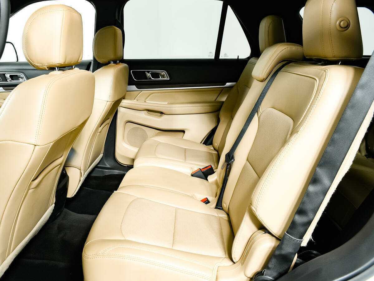 Ford Explorer с пробегом — 2017 год. Фото: #9