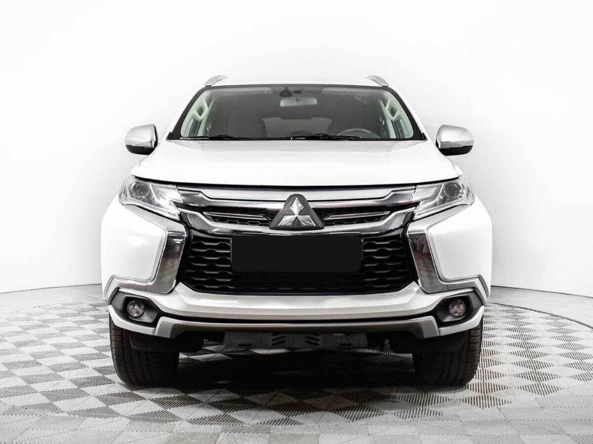 Mitsubishi Pajero Sport с пробегом — 2017 год. Фото: #1