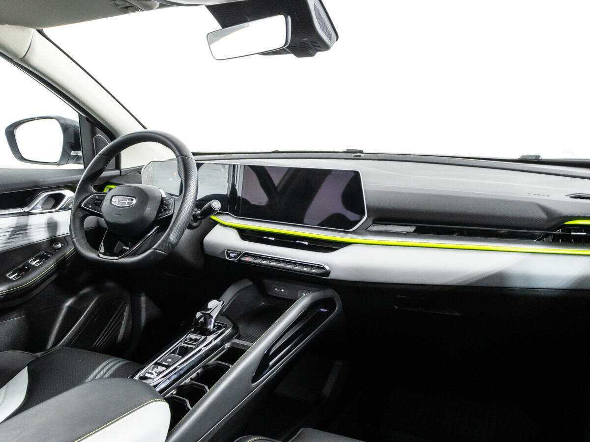 Geely Coolray с пробегом — 2023 год. Фото: #8