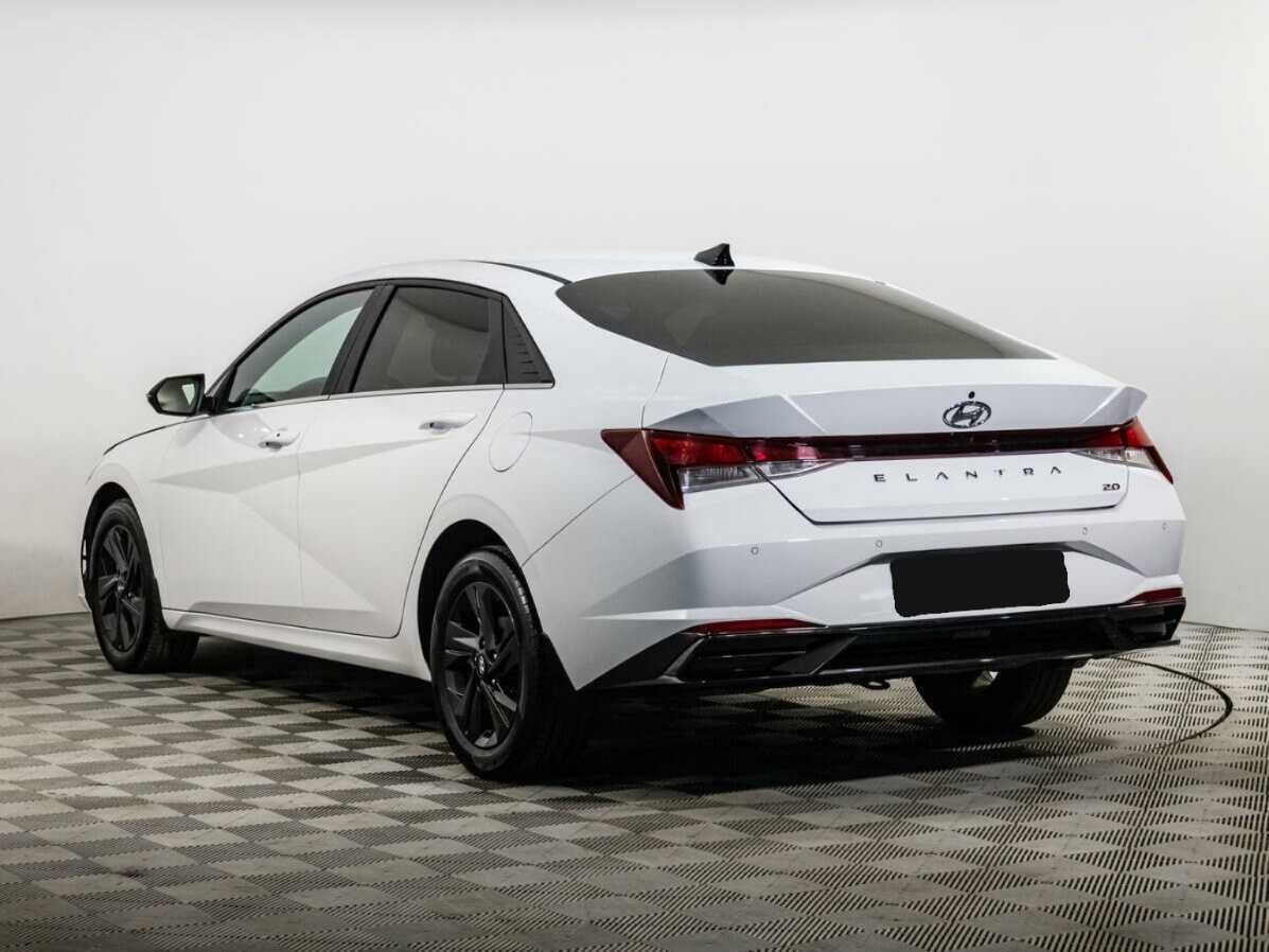 Hyundai Elantra с пробегом — 2021 год. Фото: #5