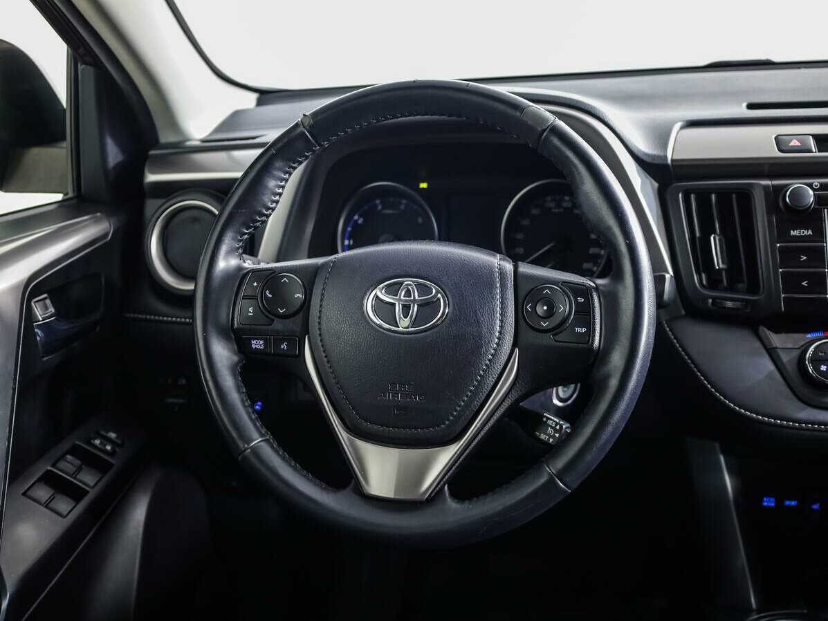 Toyota RAV4 с пробегом — 2015 год. Фото: #9