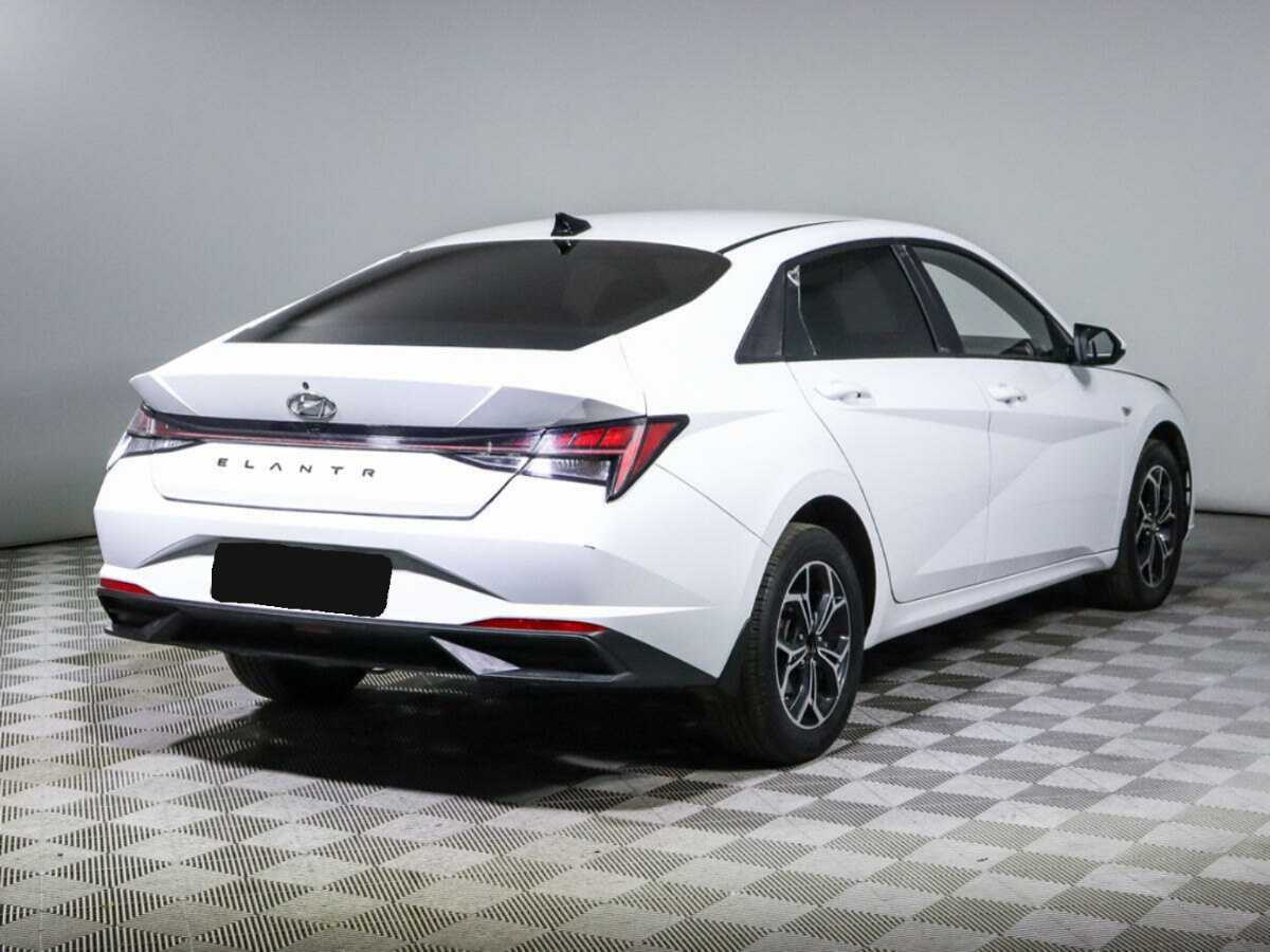 Hyundai Elantra с пробегом — 2021 год. Фото: #4