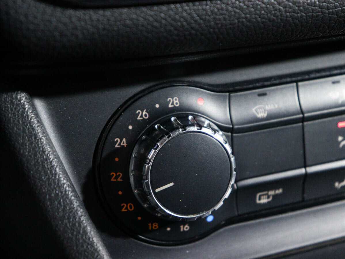 Mercedes-Benz CLA с пробегом — 2013 год. Фото: #15