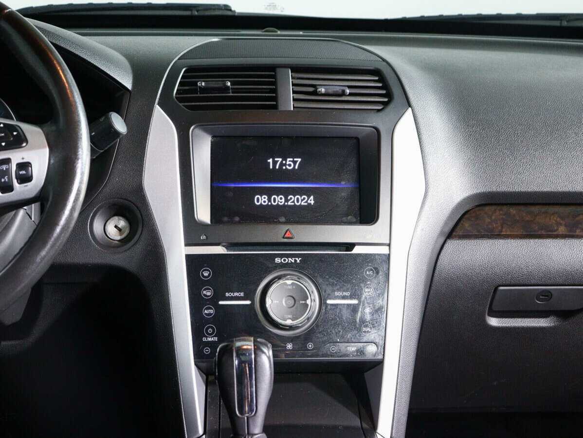 Ford Explorer с пробегом — 2012 год. Фото: #12