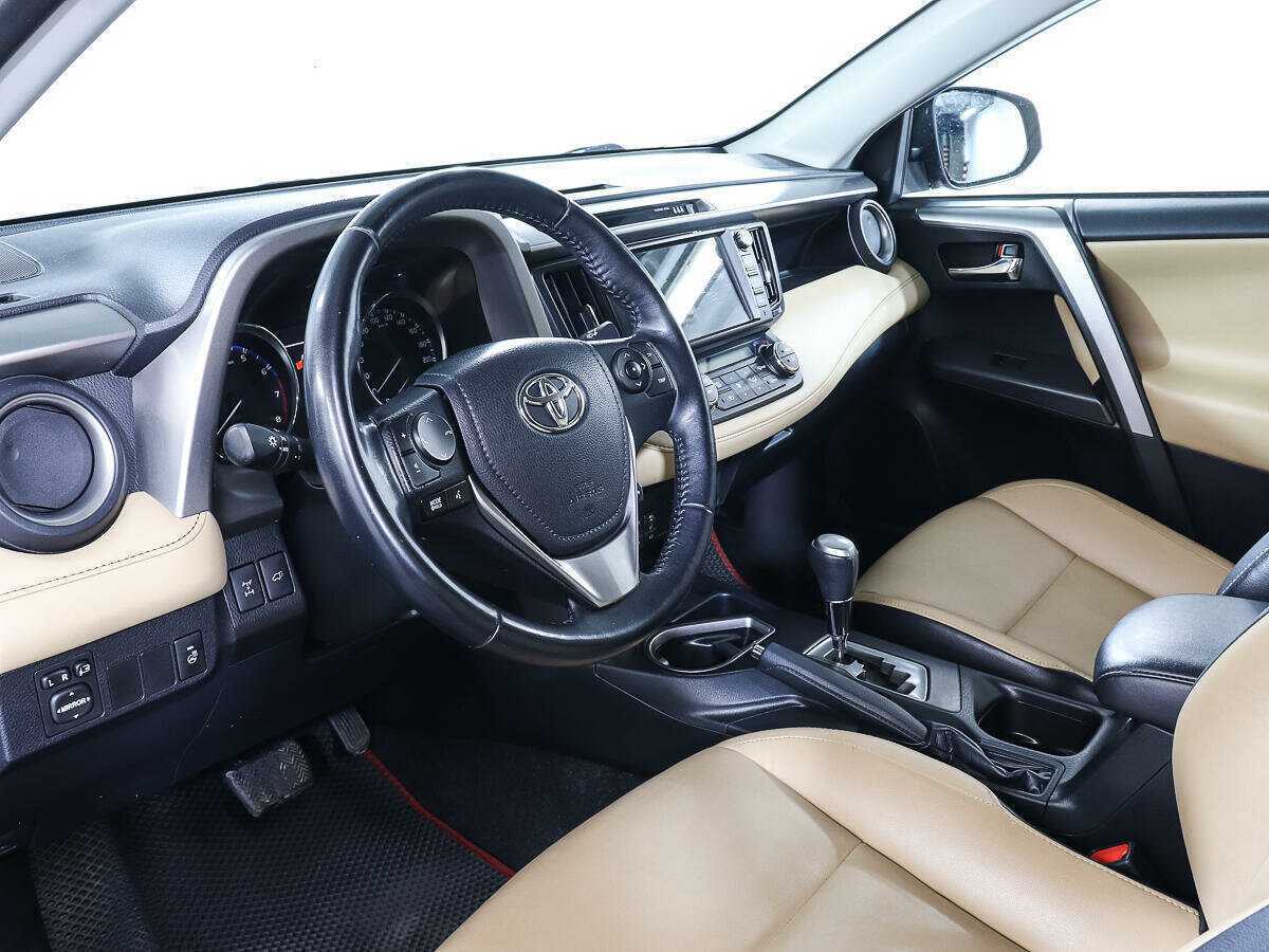 Toyota RAV4 с пробегом — 2018 год. Фото: #11