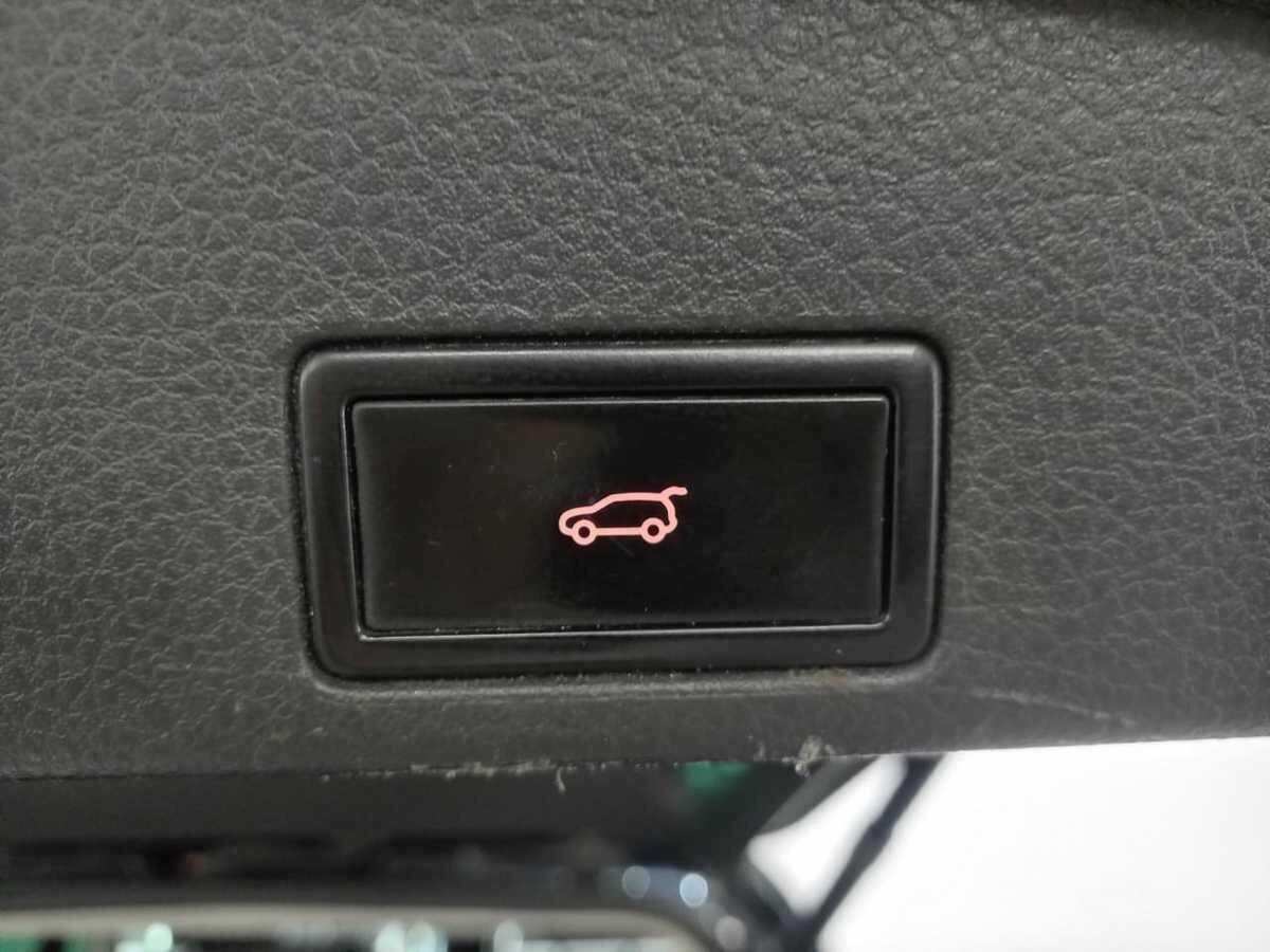 Volkswagen Touareg с пробегом — 2013 год. Фото: #17