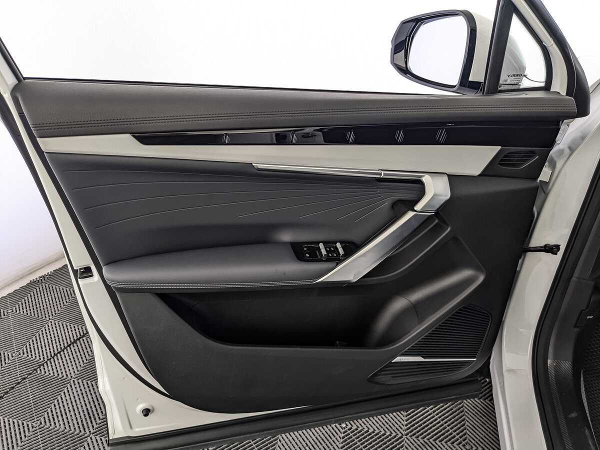 Geely Atlas с пробегом — 2024 год. Фото: #13