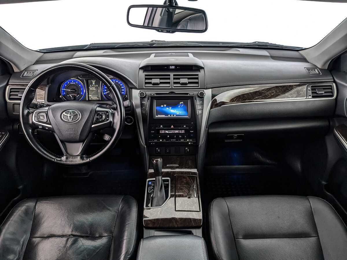 Toyota Camry с пробегом — 2016 год. Фото: #9