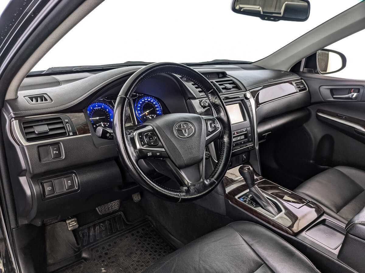 Toyota Camry с пробегом — 2017 год. Фото: #10