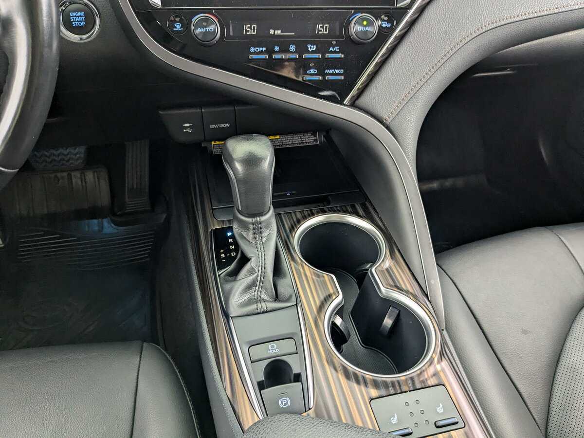 Toyota Camry с пробегом — 2020 год. Фото: #22