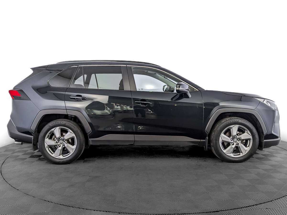 Toyota RAV4 с пробегом — 2020 год. Фото: #16