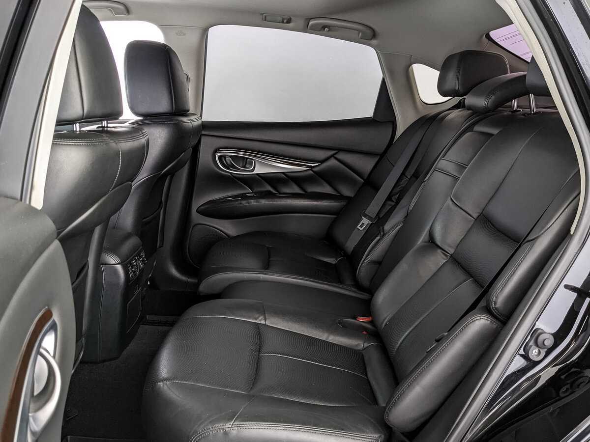 Infiniti Q70 с пробегом — 2014 год. Фото: #13