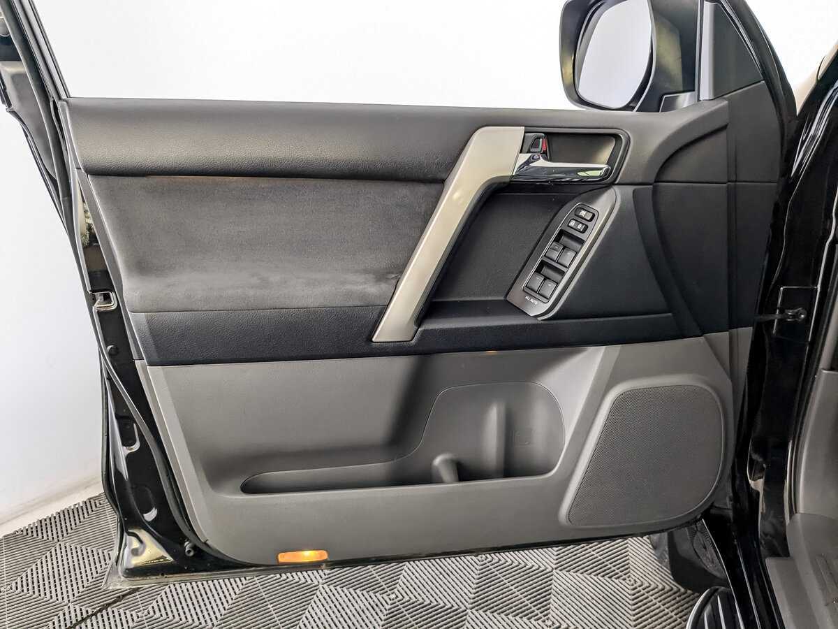 Toyota Land Cruiser Prado с пробегом — 2012 год. Фото: #14