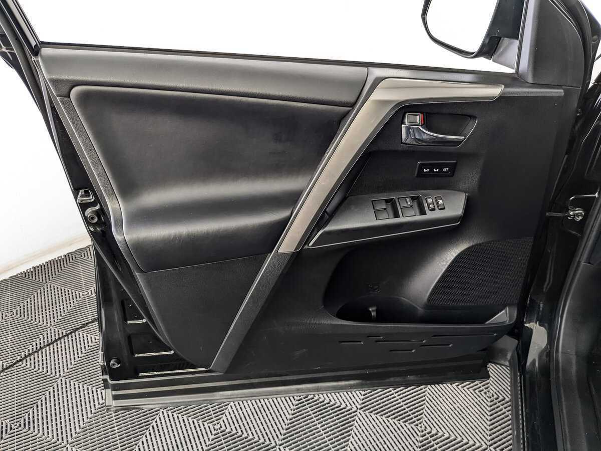 Toyota RAV4 с пробегом — 2017 год. Фото: #14