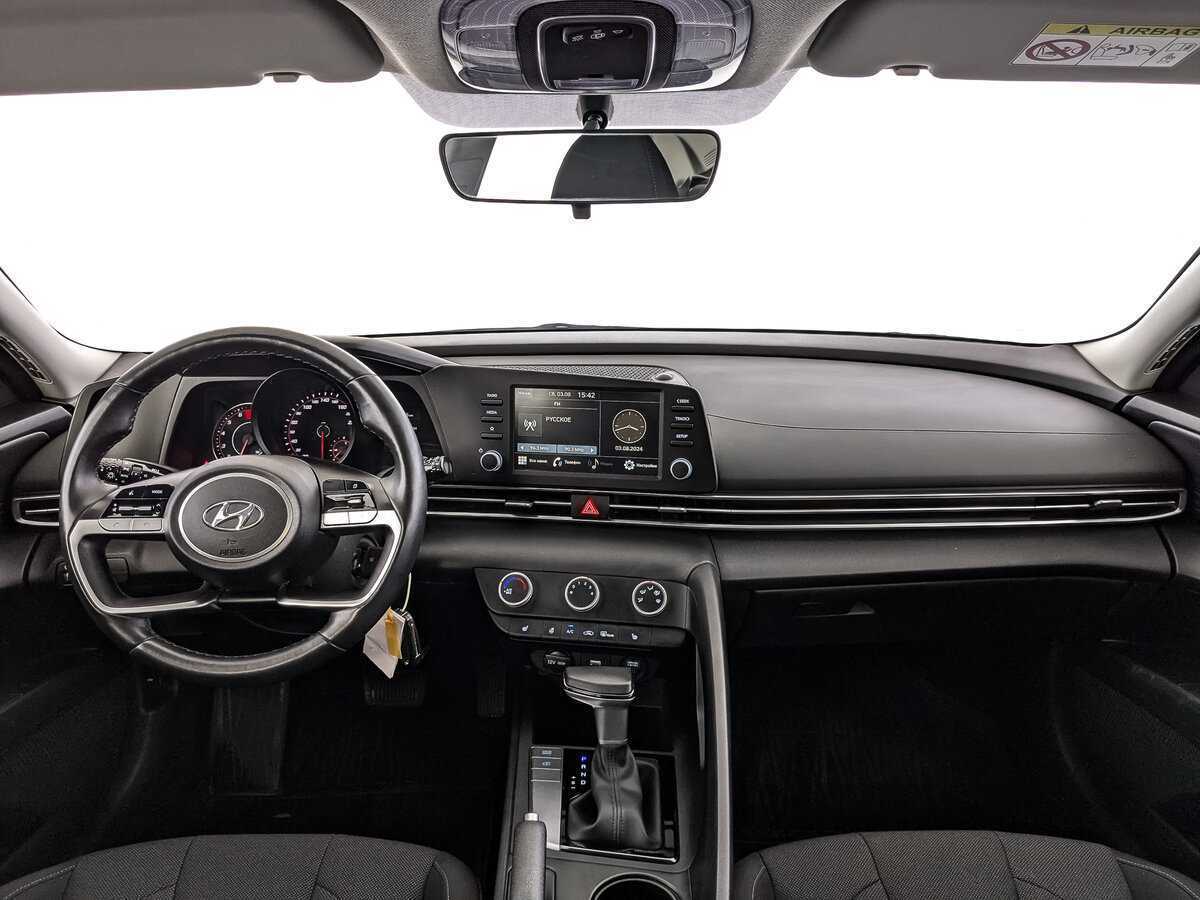Hyundai Elantra с пробегом — 2022 год. Фото: #9