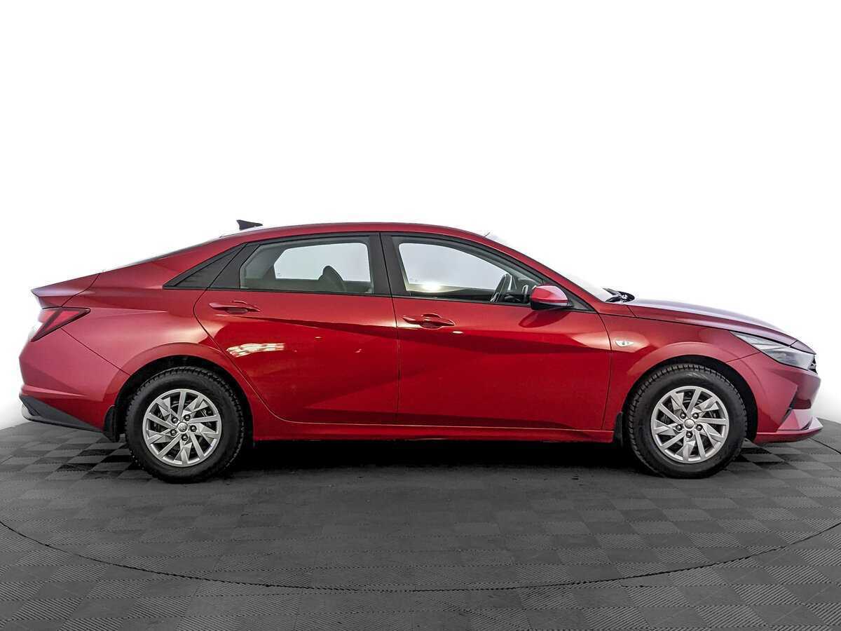 Hyundai Elantra с пробегом — 2021 год. Фото: #3