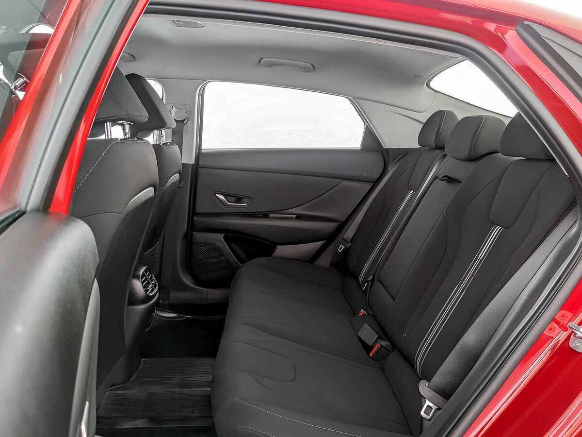 Hyundai Elantra с пробегом — 2021 год. Фото: #9