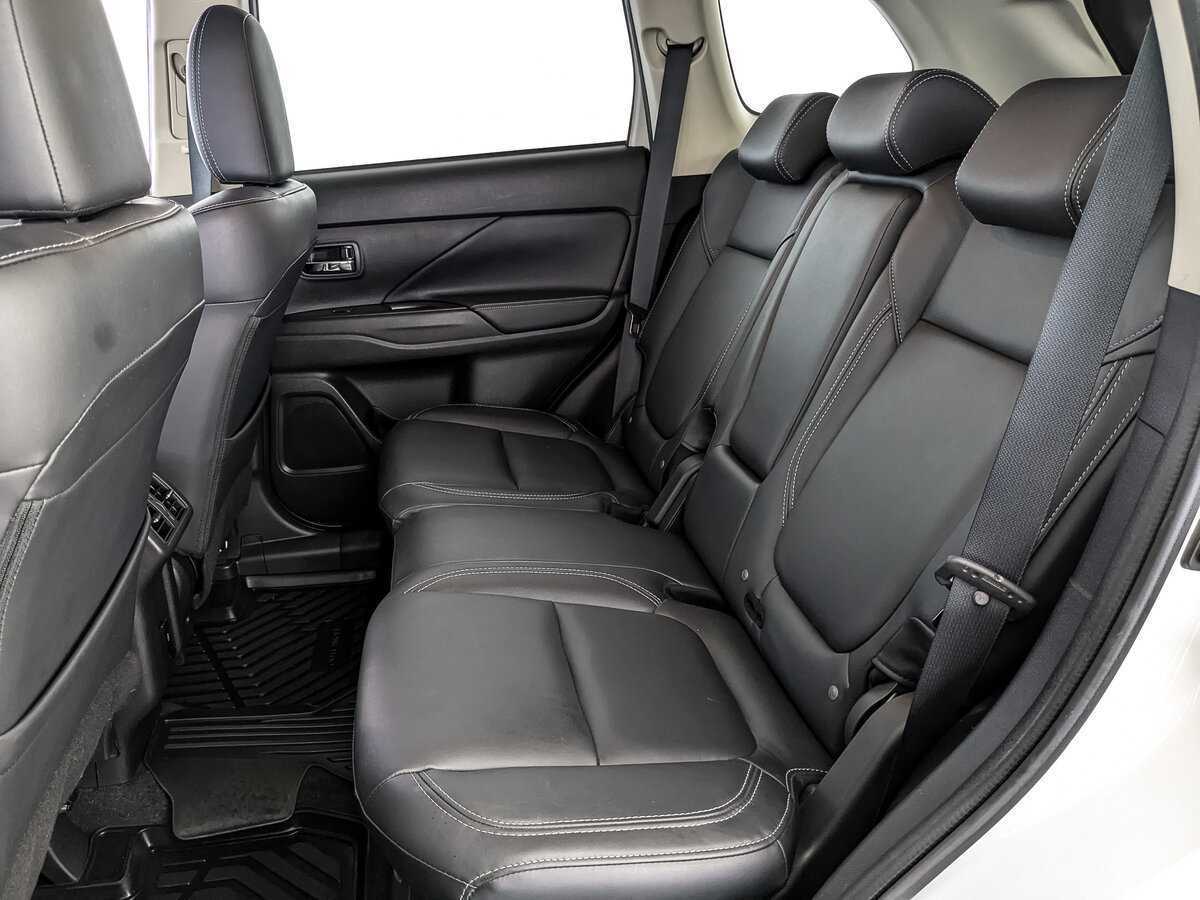 Mitsubishi Outlander с пробегом — 2021 год. Фото: #13