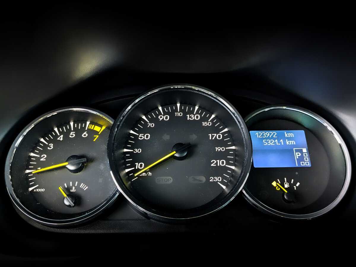 Renault Fluence с пробегом — 2012 год. Фото: #10