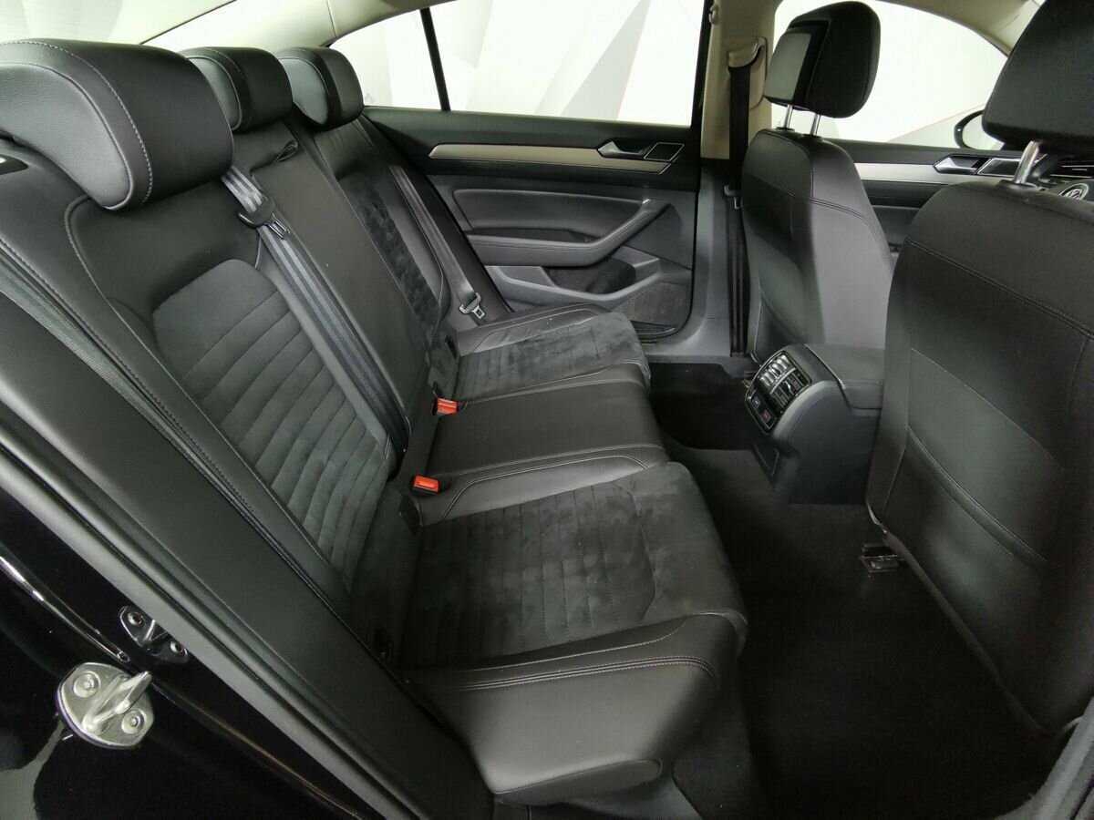 Volkswagen Passat с пробегом — 2019 год. Фото: #11