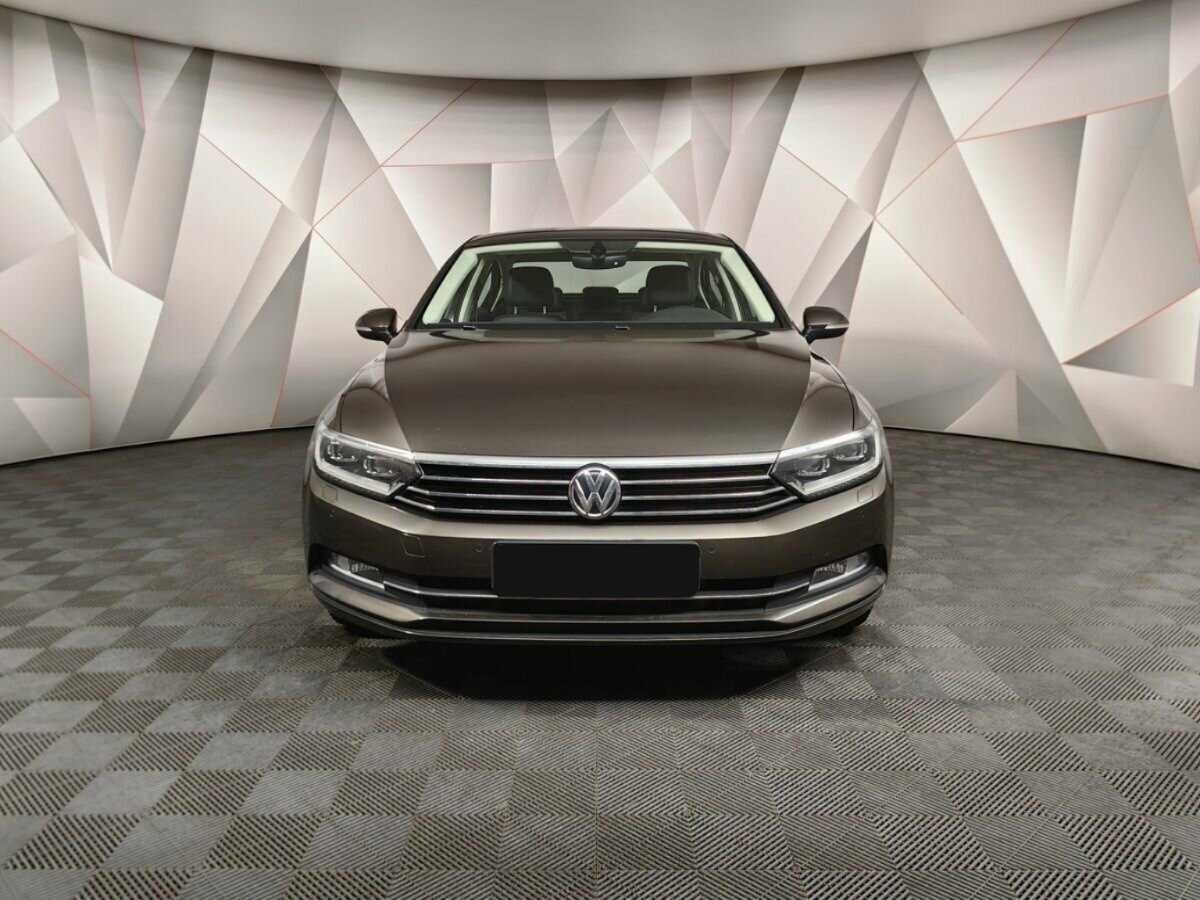 Volkswagen Passat с пробегом — 2017 год. Фото: #6