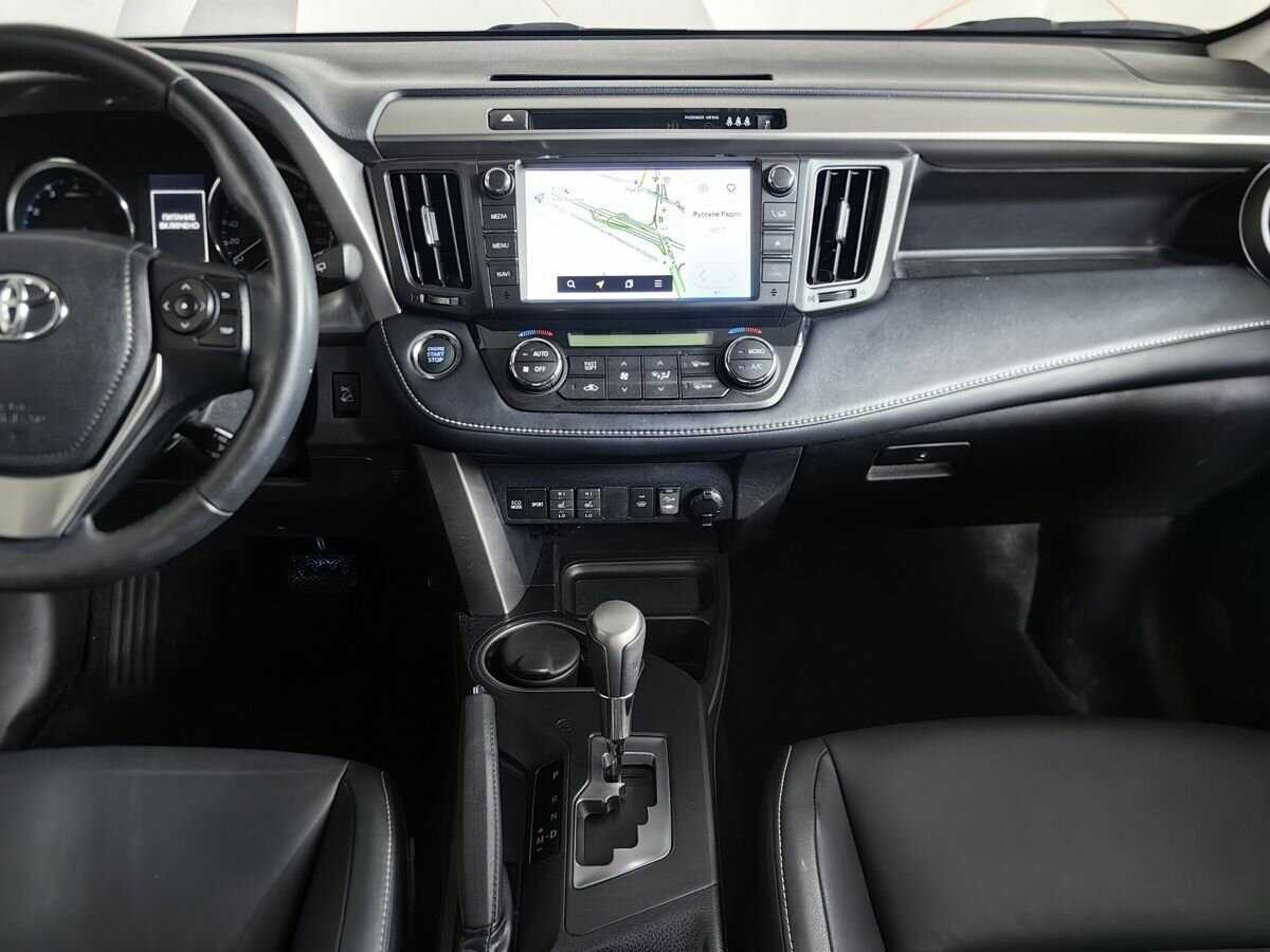 Toyota RAV4 с пробегом — 2018 год. Фото: #10