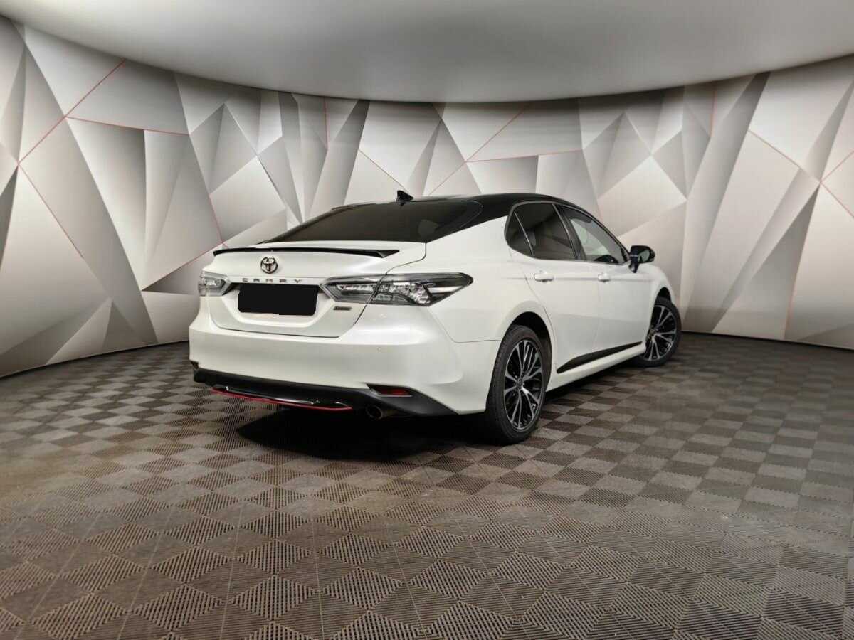 Toyota Camry с пробегом — 2020 год. Фото: #1