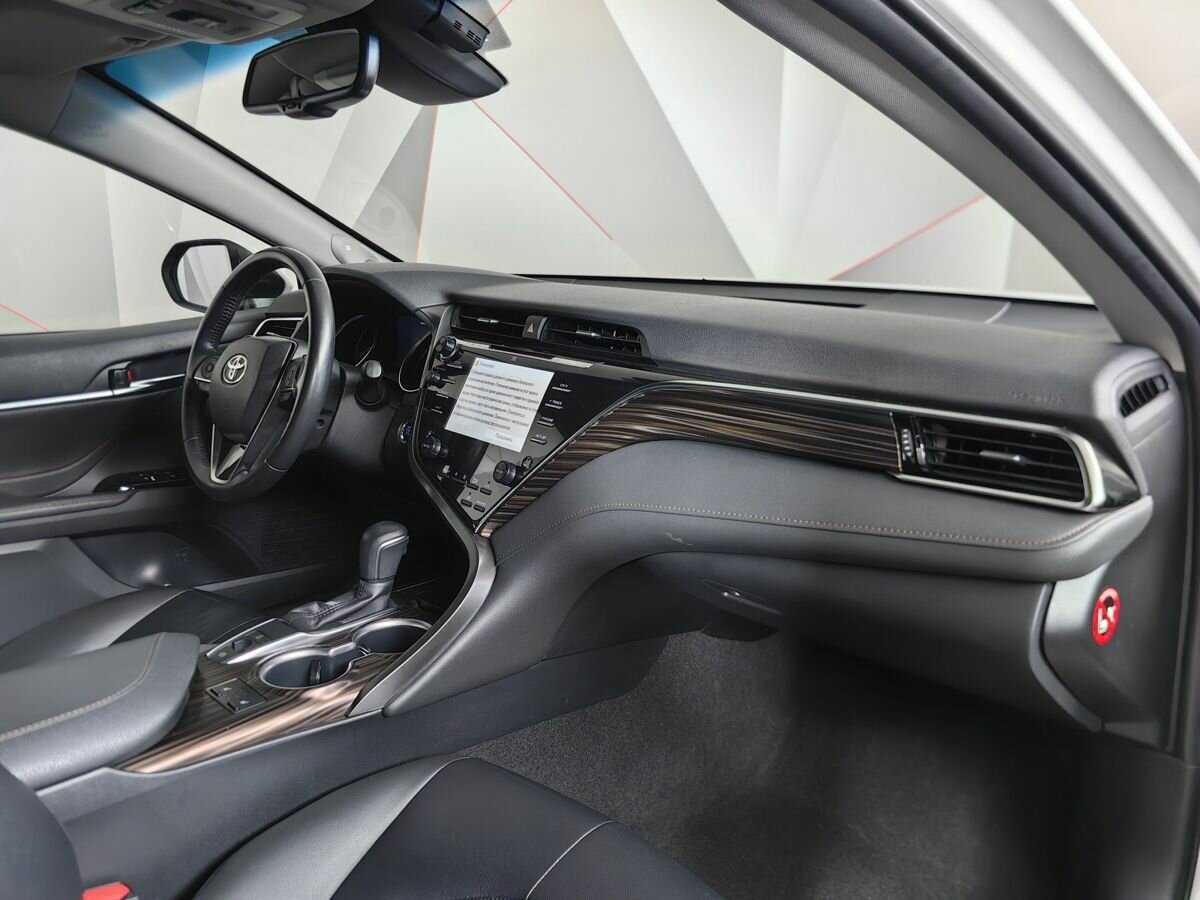 Toyota Camry с пробегом — 2020 год. Фото: #8