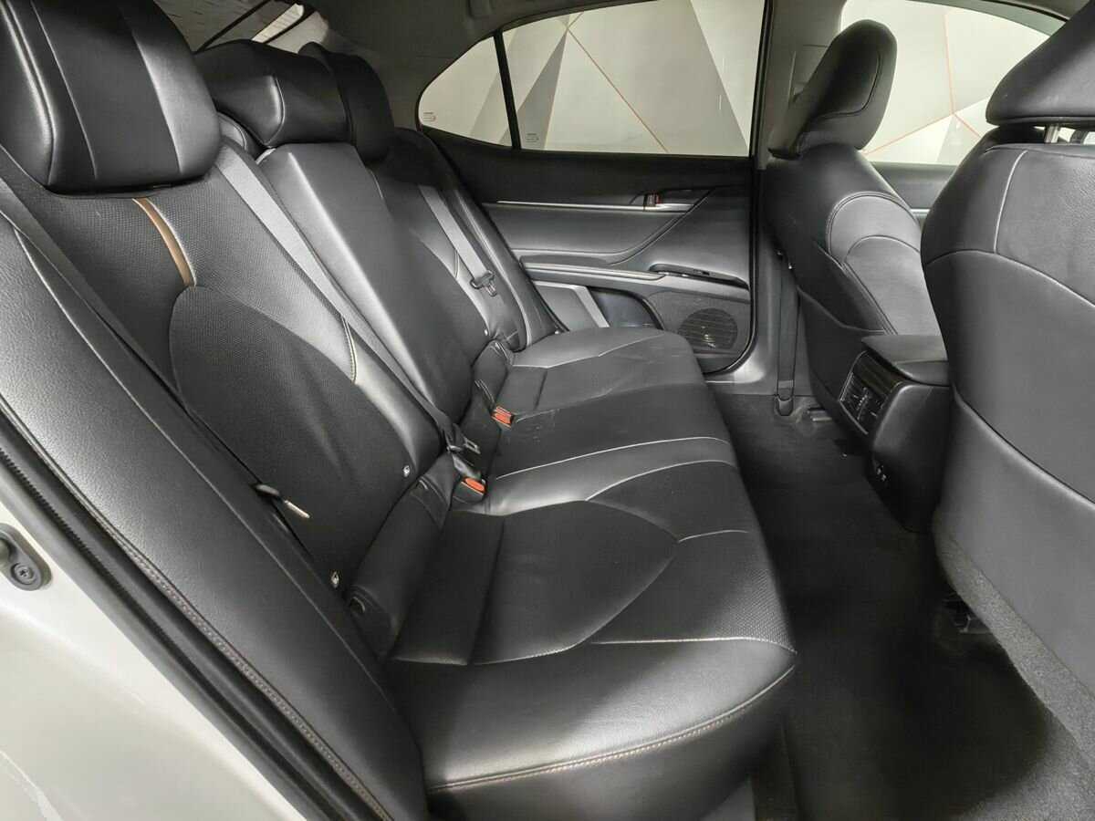 Toyota Camry с пробегом — 2020 год. Фото: #11